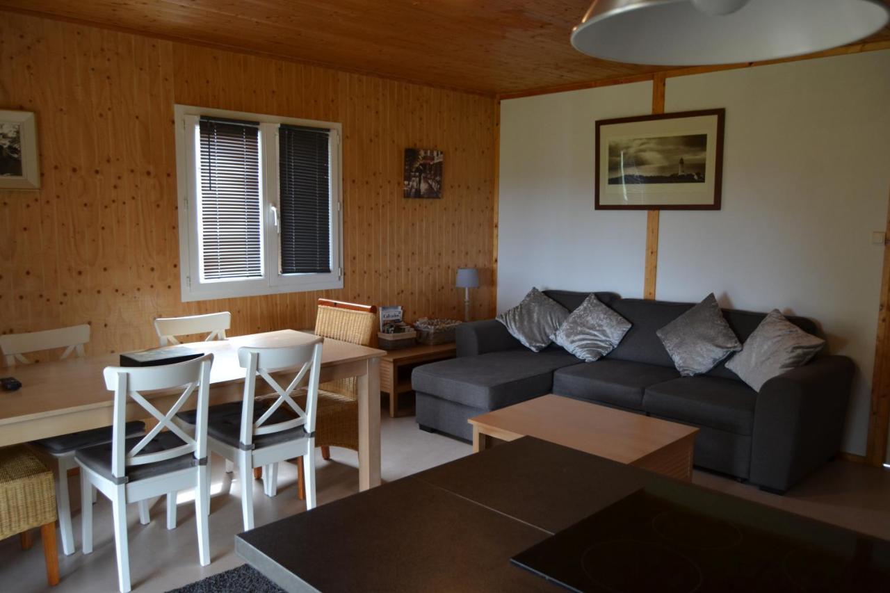 Beautiful Lake View 3 Bedroom Chalet. Saint-Manvieu-Bocage Экстерьер фото